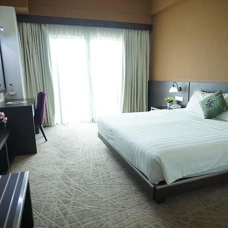 Swan Garden Hotel Malacca Exterior foto