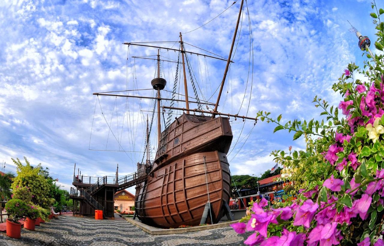 Swan Garden Hotel Malacca Exterior foto